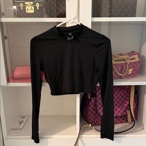 Vuori Black Long Sleeve Cropped Top size small